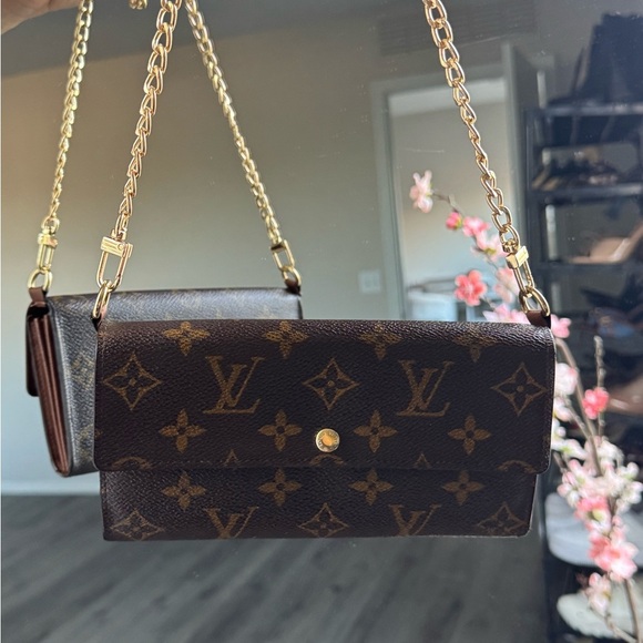 Authentic Louis Vuitton Monogram Crossbody Wallet with Gold Chain - Picture 10 of 13